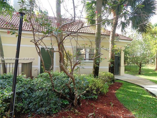 HOLLYWOOD PARC CONDOMINIU - Residential Lease