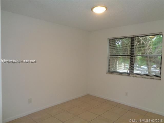 HOLLYWOOD PARC CONDOMINIU - Residential Lease