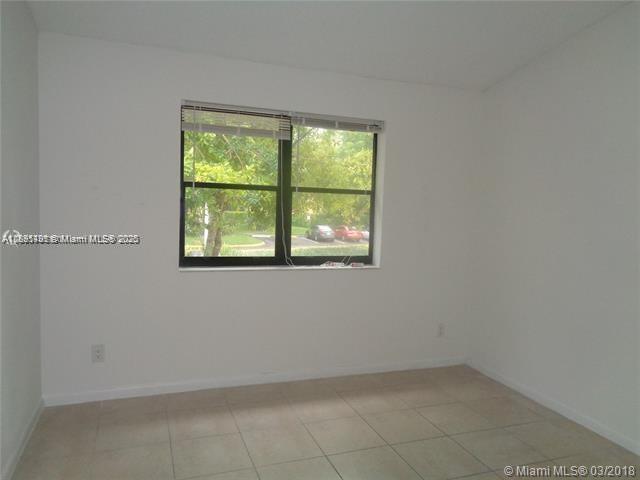 HOLLYWOOD PARC CONDOMINIU - Residential Lease