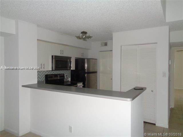 HOLLYWOOD PARC CONDOMINIU - Residential Lease
