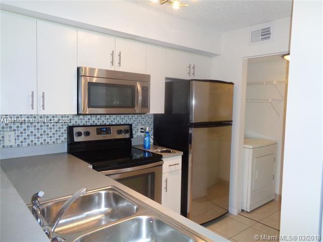 HOLLYWOOD PARC CONDOMINIU - Residential Lease