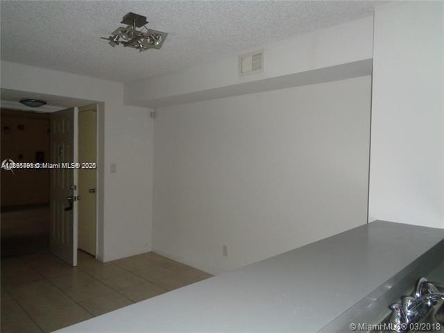 HOLLYWOOD PARC CONDOMINIU - Residential Lease