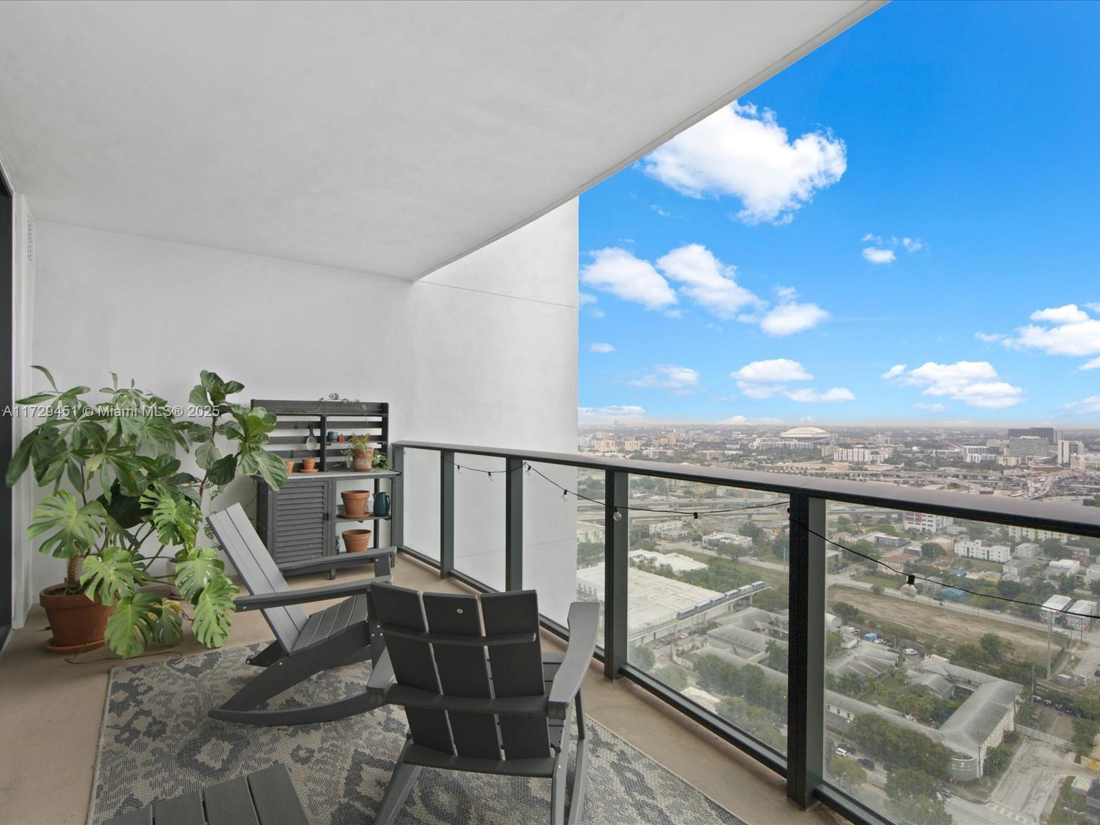 CANVAS CONDO - Residential