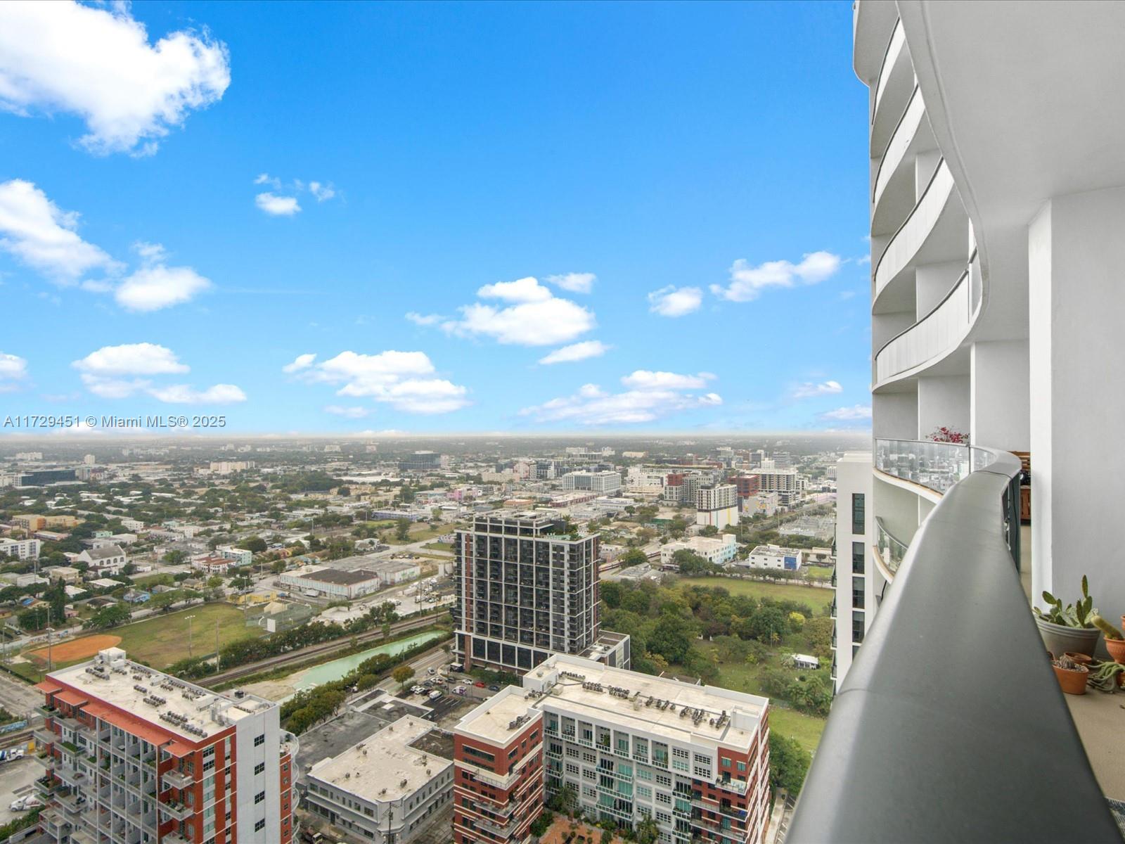 CANVAS CONDO - Residential