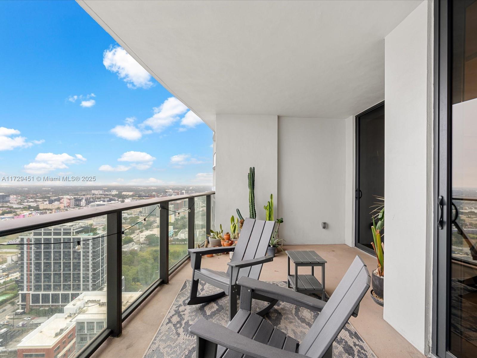 CANVAS CONDO - Residential