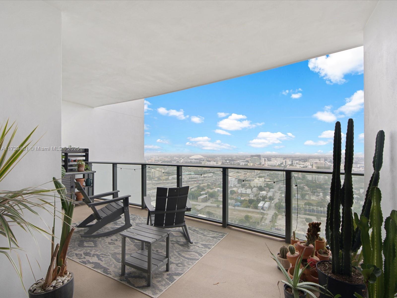 CANVAS CONDO - Residential