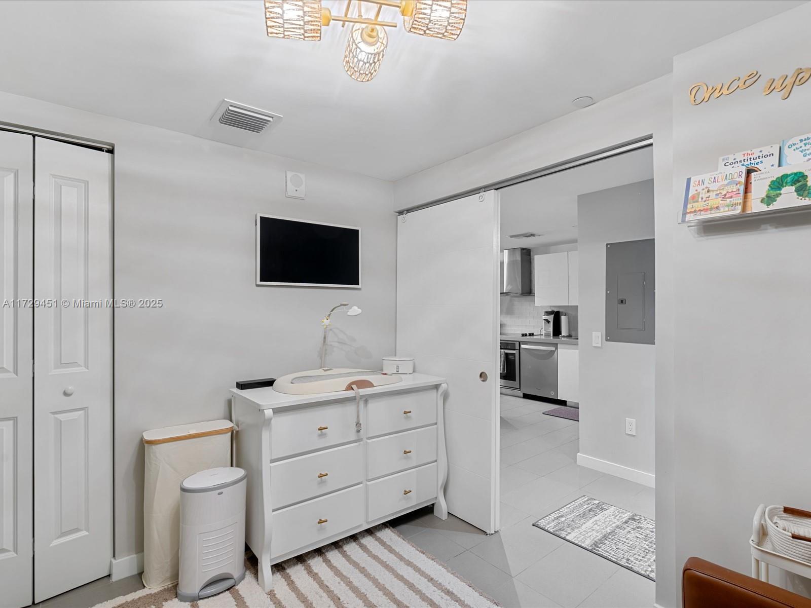 CANVAS CONDO - Residential
