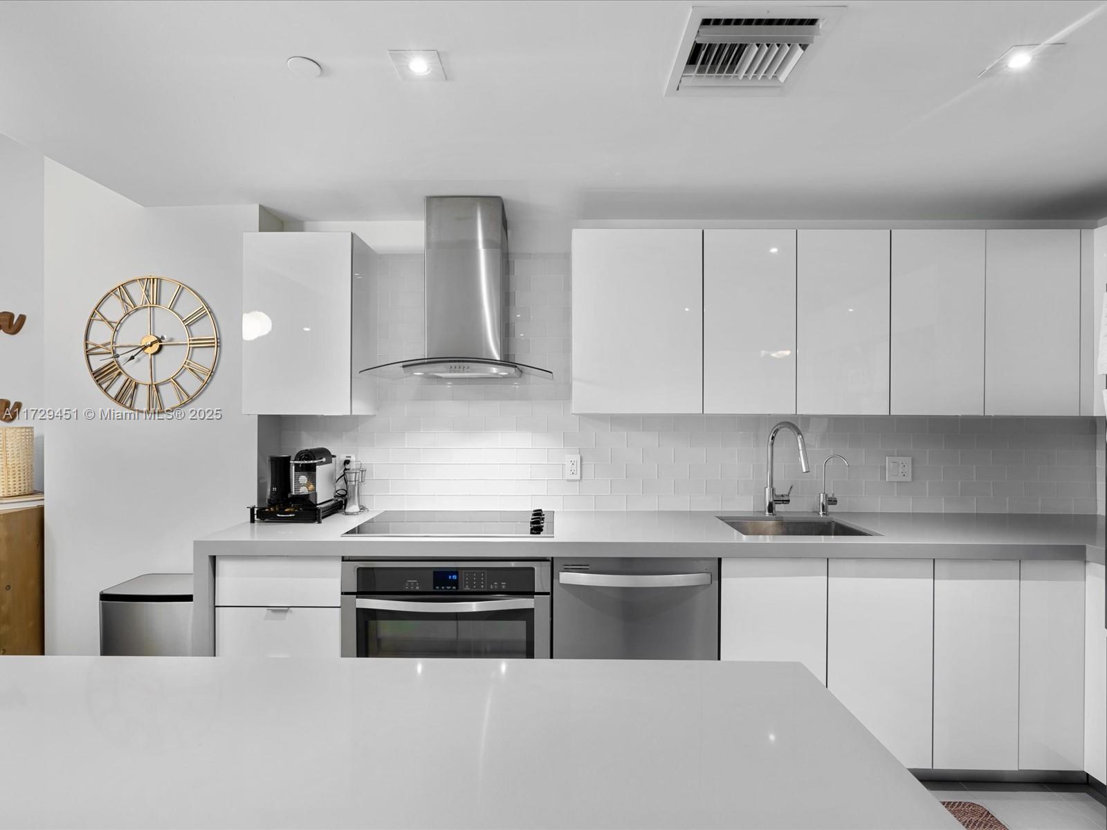 CANVAS CONDO - Residential