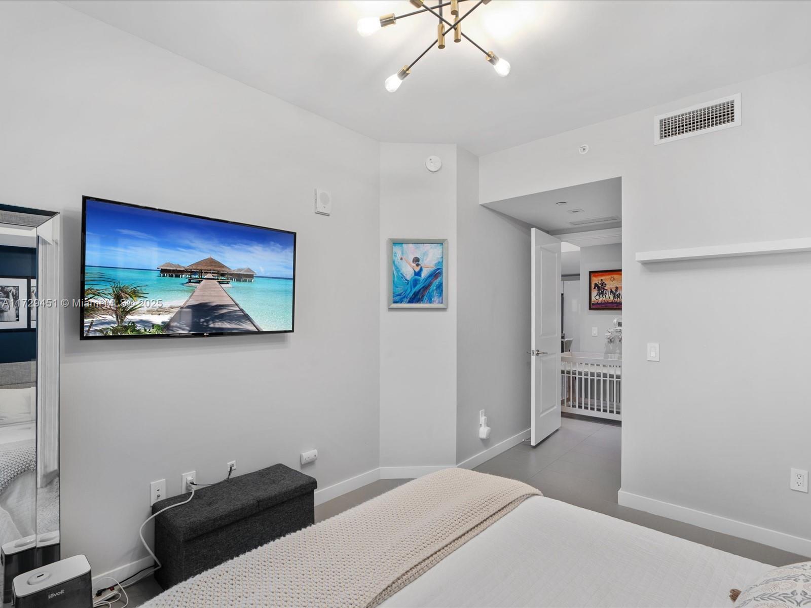 CANVAS CONDO - Residential