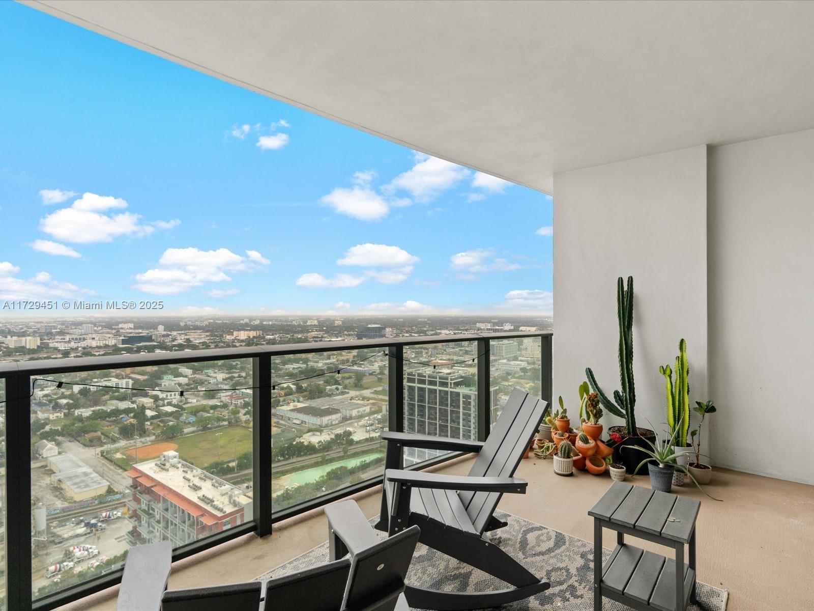 CANVAS CONDO - Residential