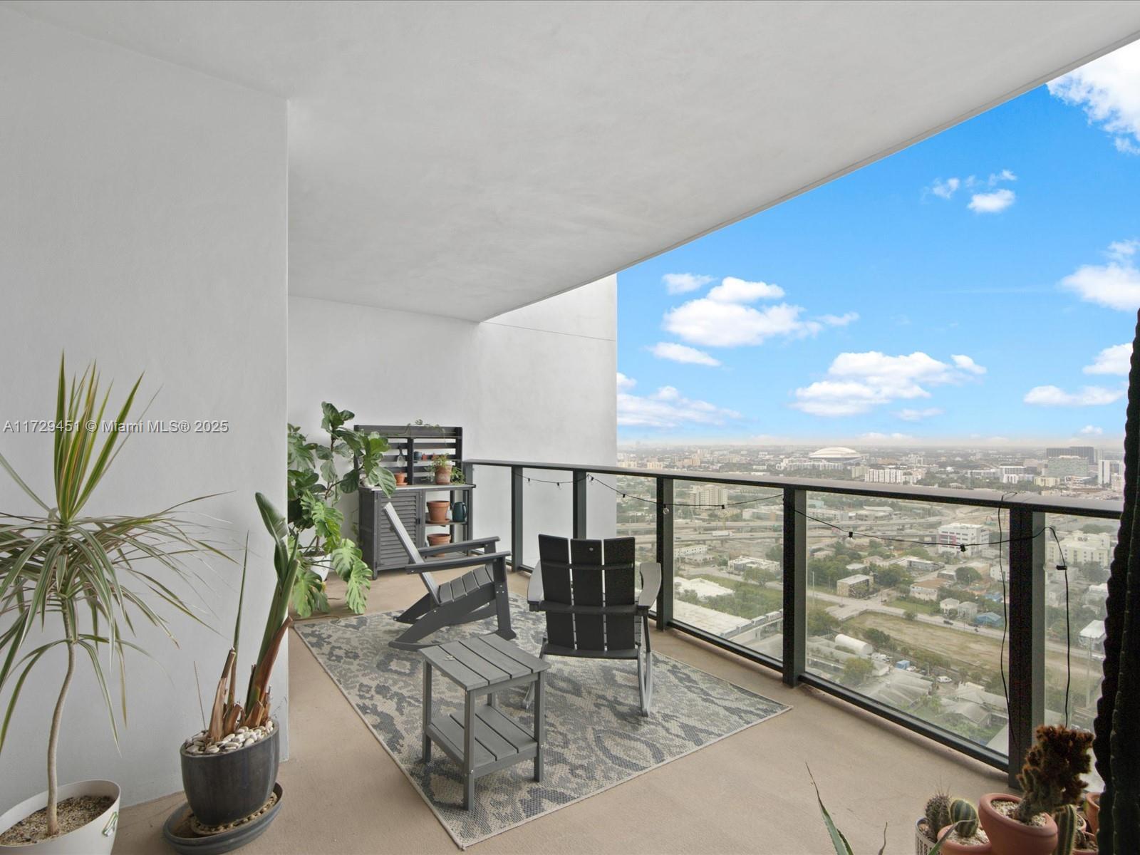 CANVAS CONDO - Residential