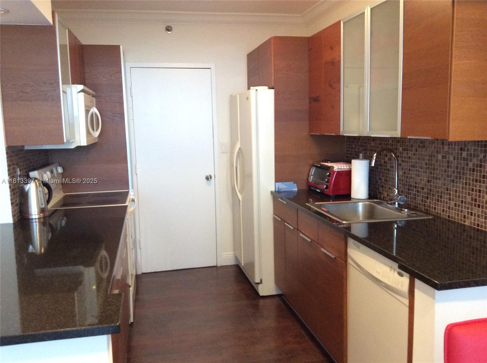 100 Lincoln Rd 1214