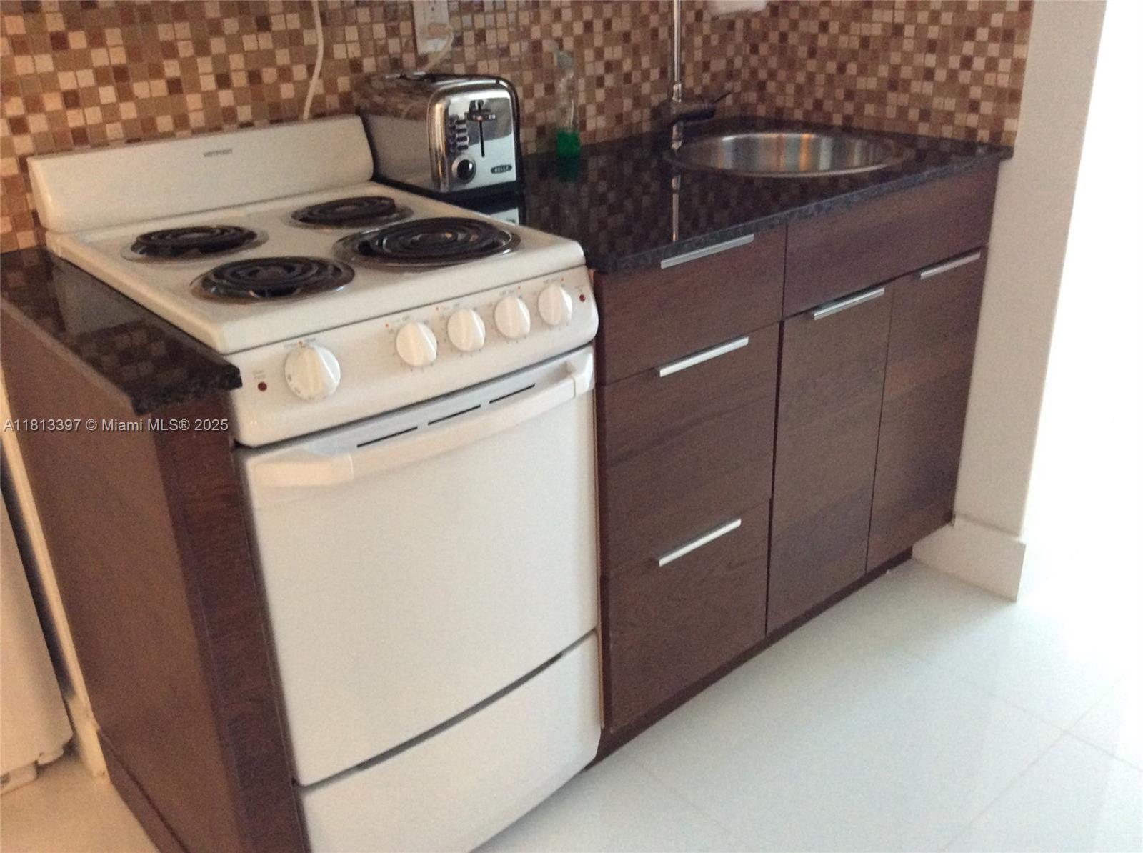 THE DECOPLAGE CONDO - Residential