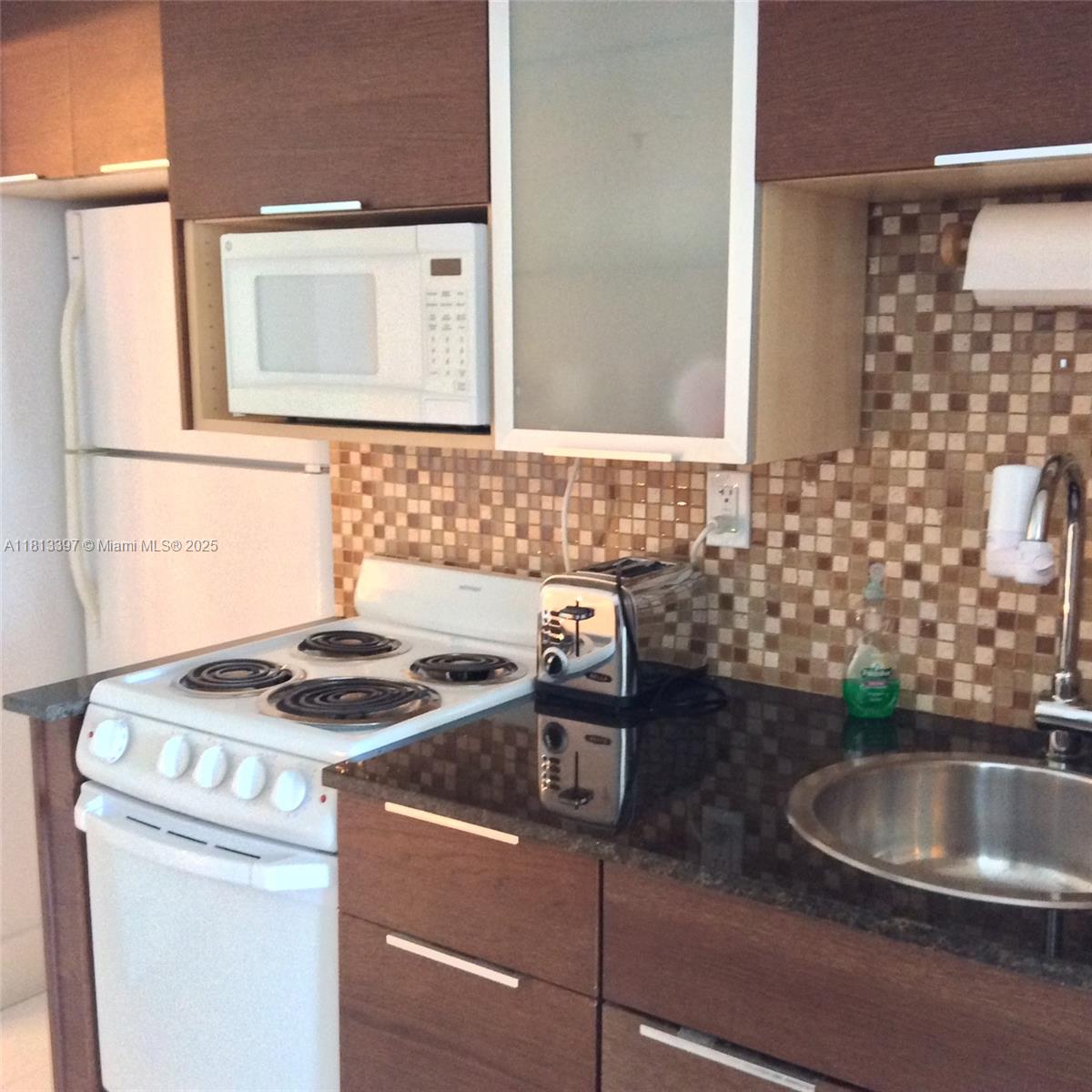 THE DECOPLAGE CONDO - Residential