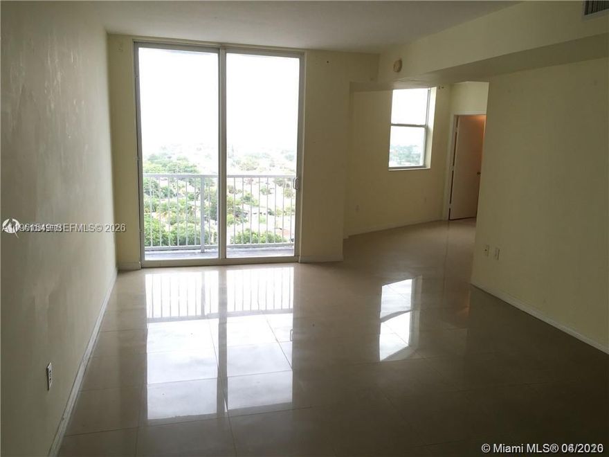 Excellent opportunity in Altos de Miami. This spacious two-bedroom, two-bathroom apartment offers a well-designed layout and includes one assigned parking space. Ideally located in the heart of Miami, just minutes from Downtown, Brickell, major medical centers, as well as premier shopping and dining destinations