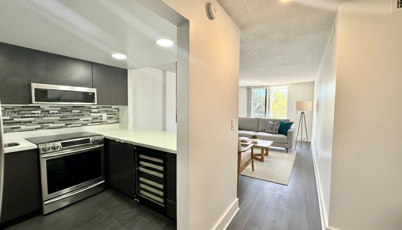 WOODSIDE APTS CONDO - Residential Lease