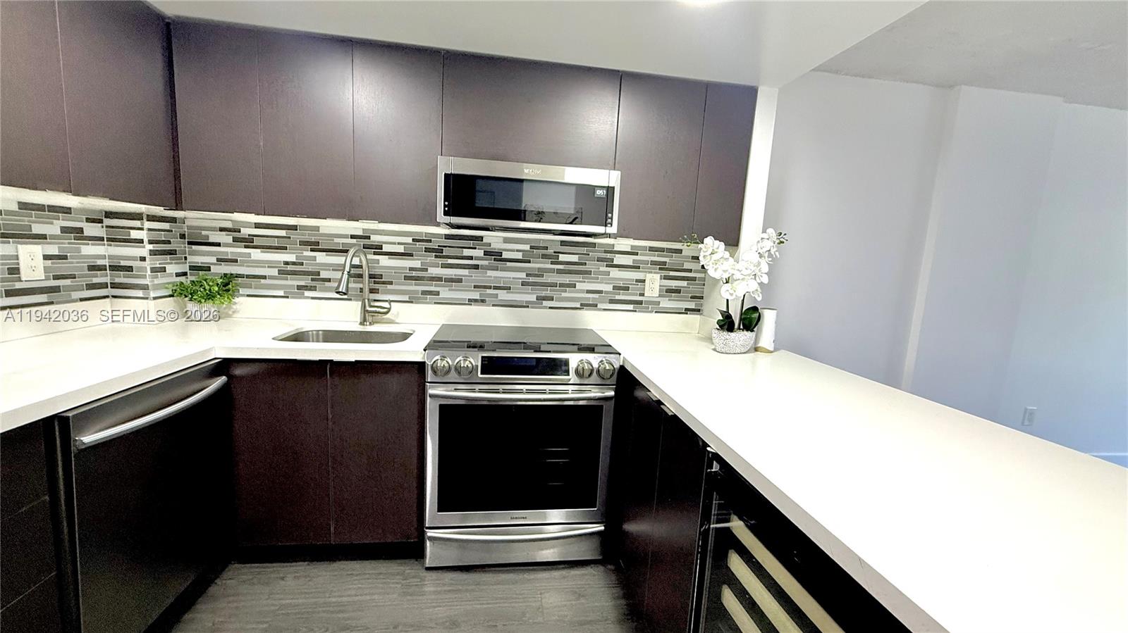 WOODSIDE APTS CONDO - Residential Lease