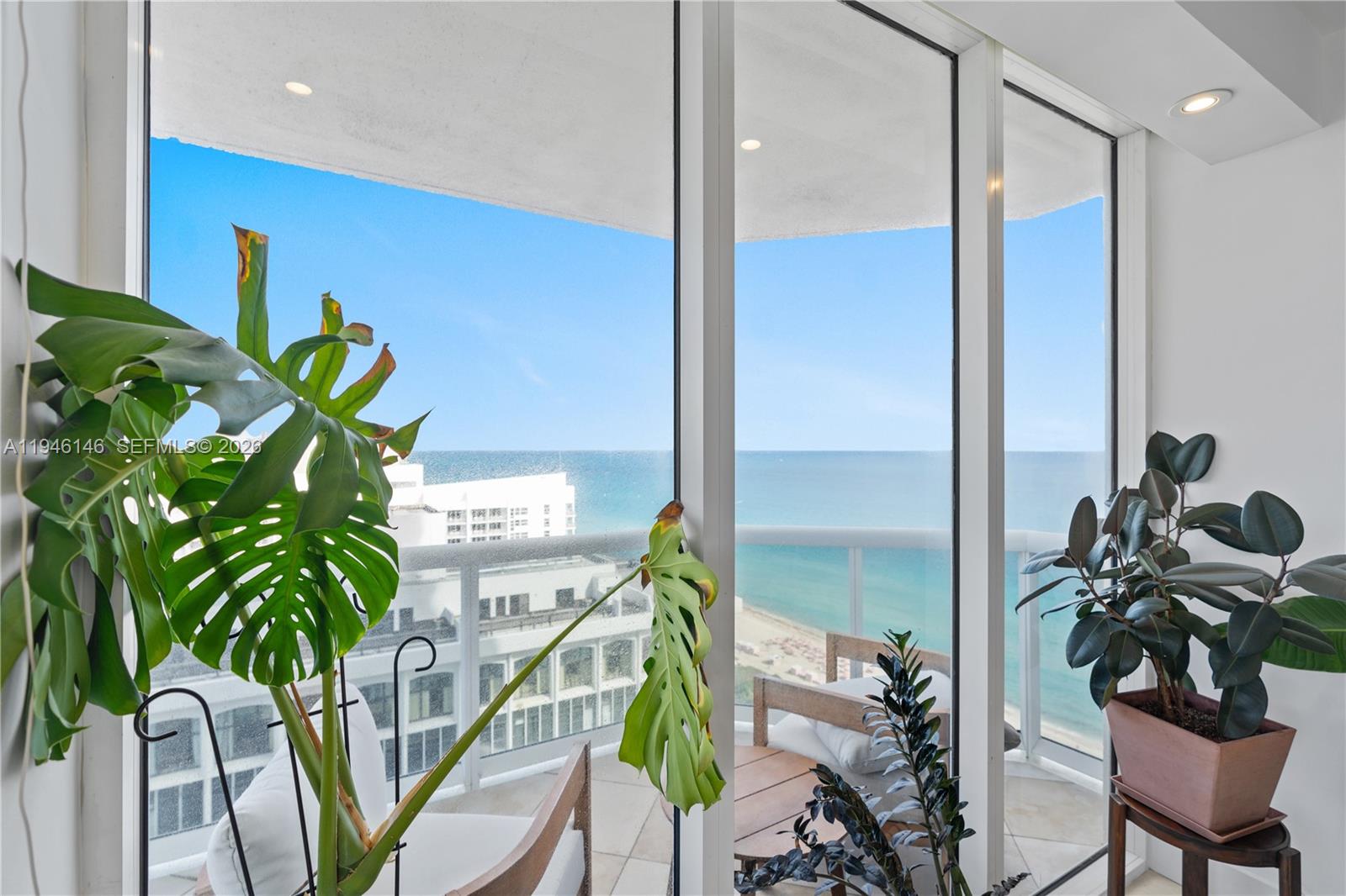 4779 Collins Ave 2607