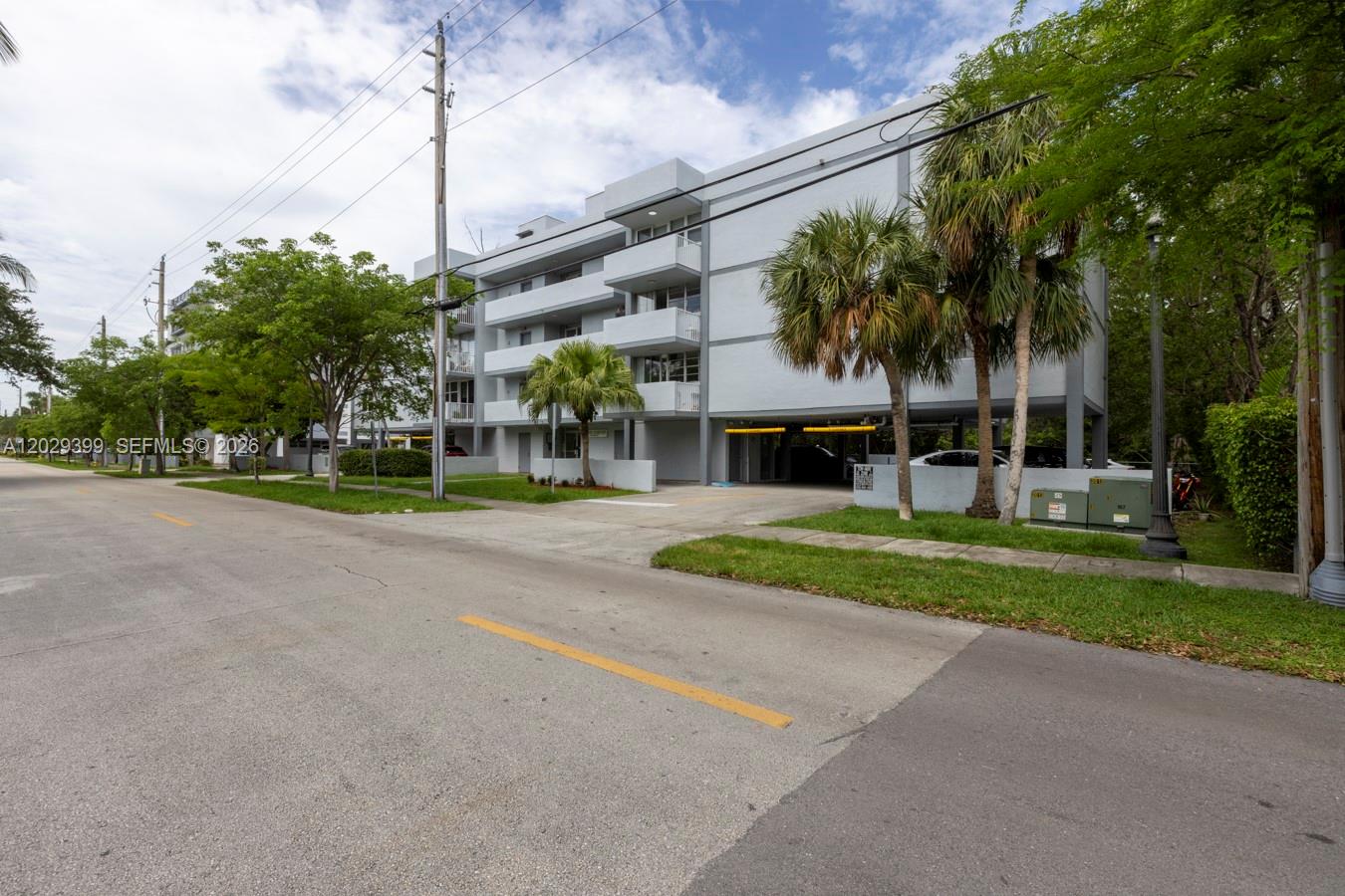 View photos, virtual tours, details... 16518 NE 26th Ave 202