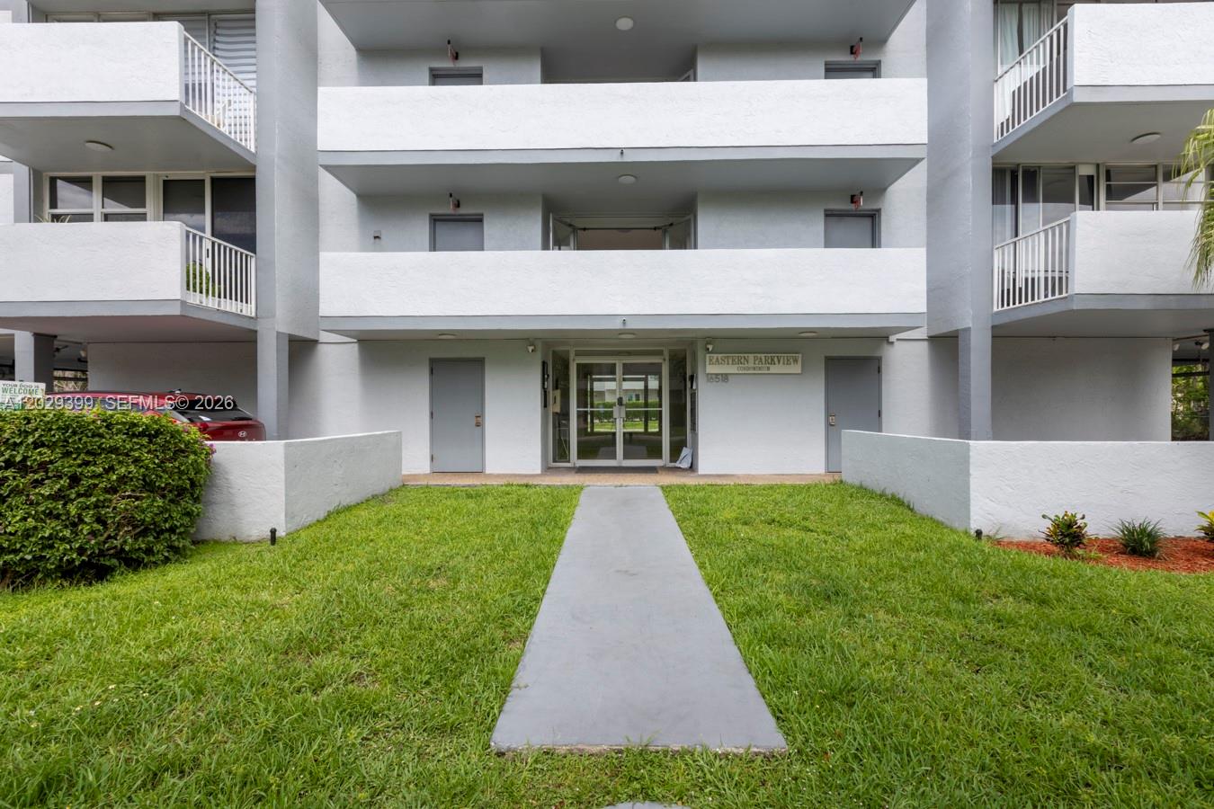 View photos, virtual tours, details... 16518 NE 26th Ave 202