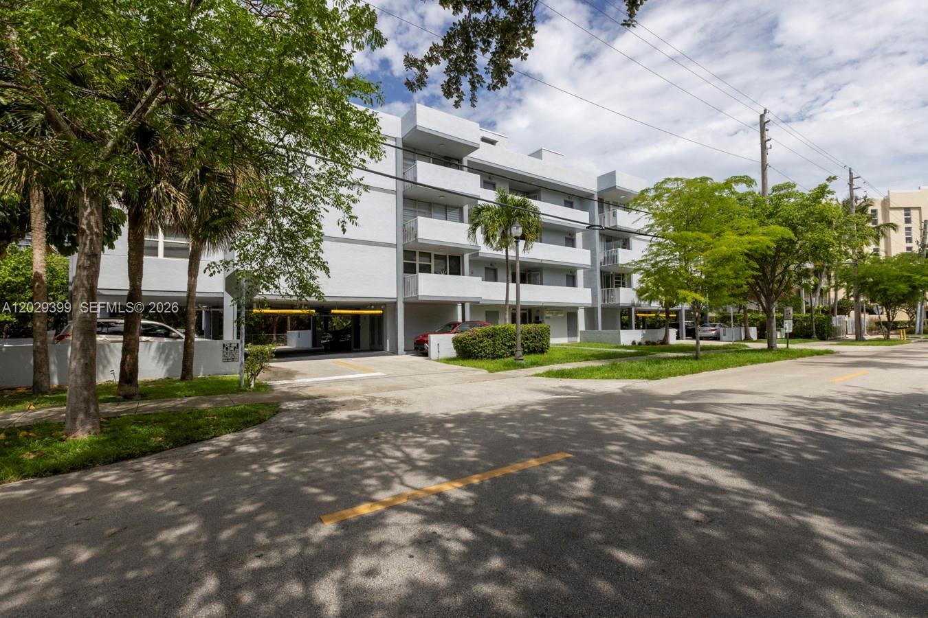 View photos, virtual tours, details... 16518 NE 26th Ave 202