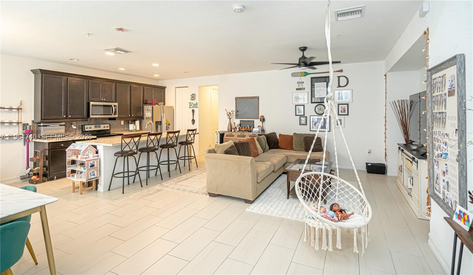 PEMBROKE LAKES SOUTH - Residential
