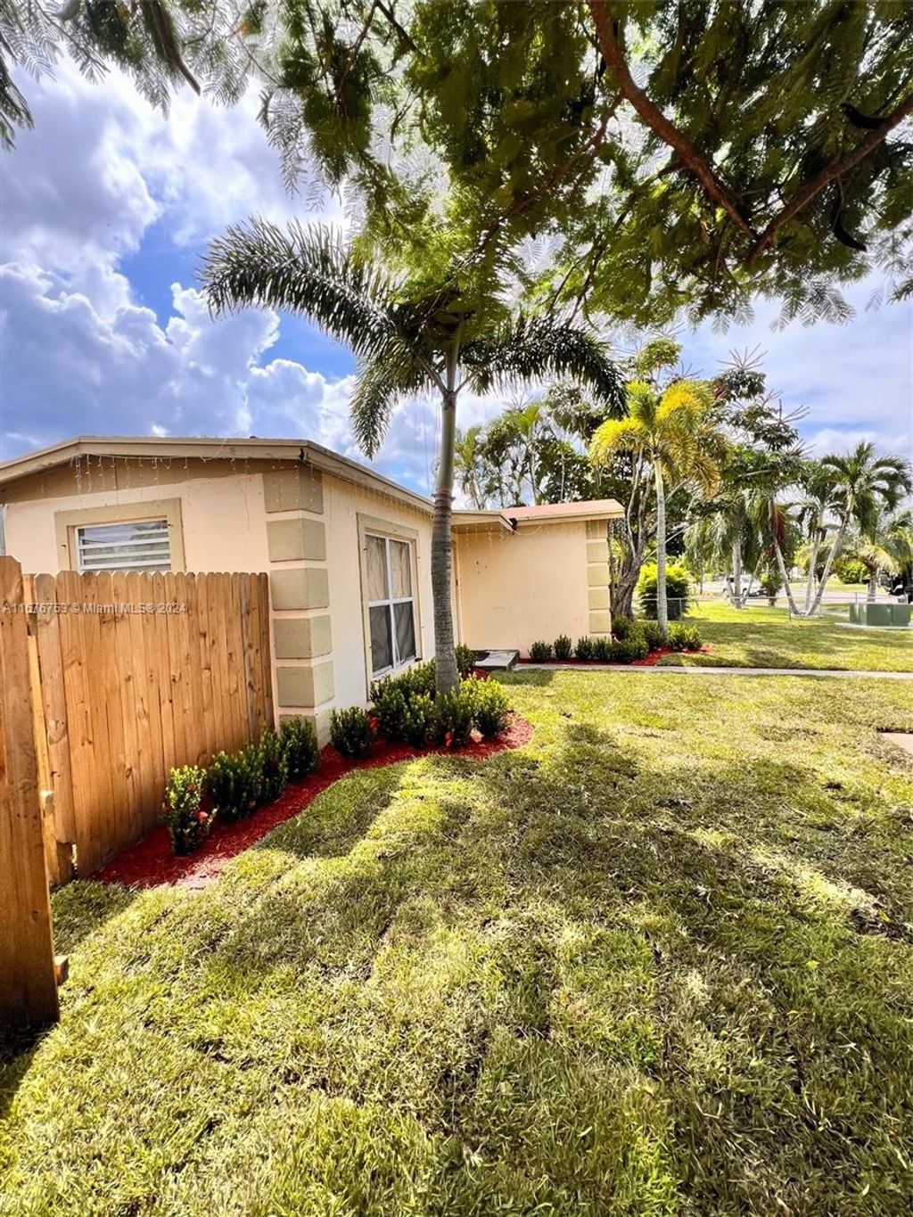 Photo of 2770 NE 4th St #house, Boynton Beach, FL 33435 (MLS # A11676753)