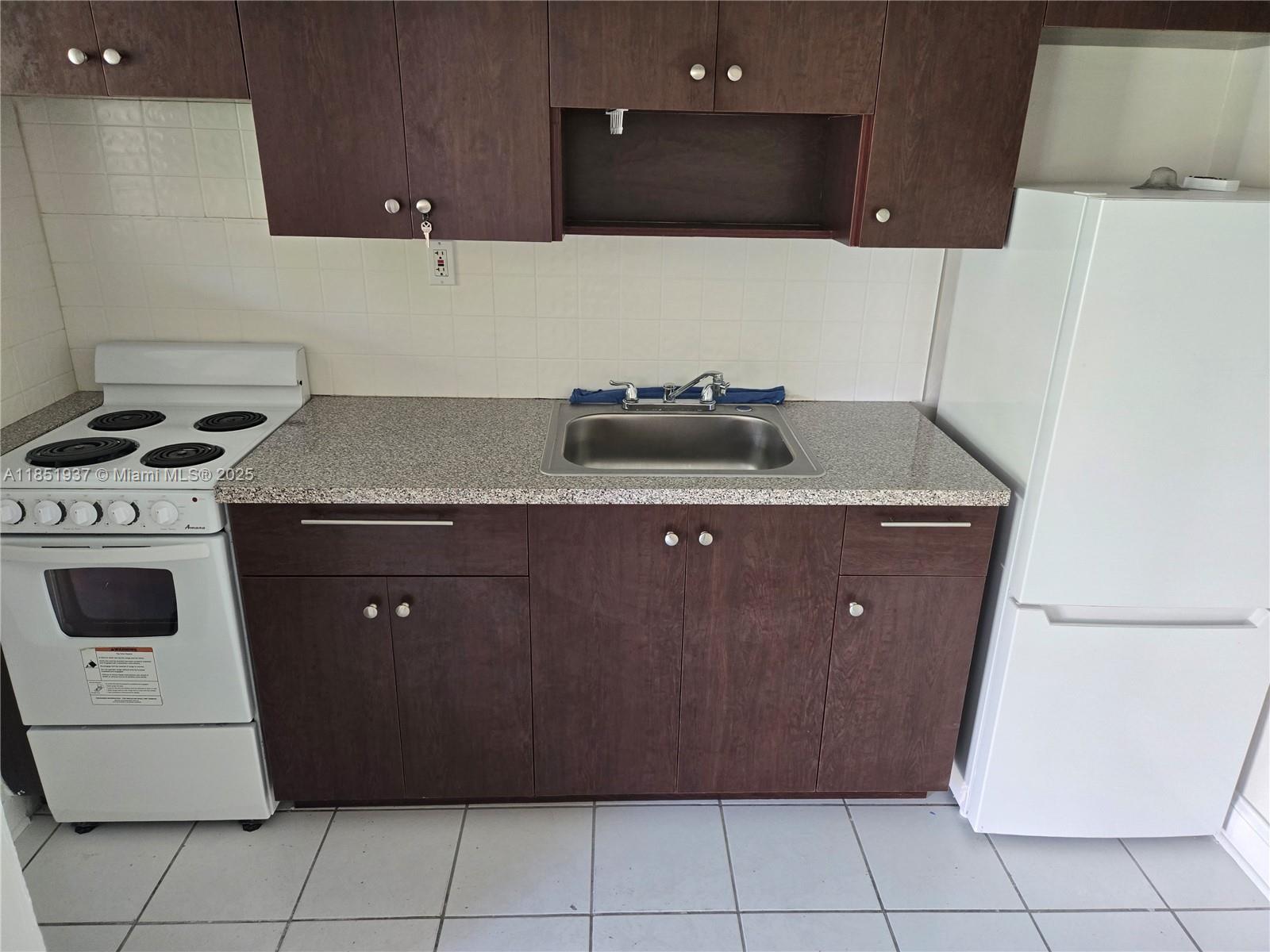 THOMAS ESTATES - Residential Lease