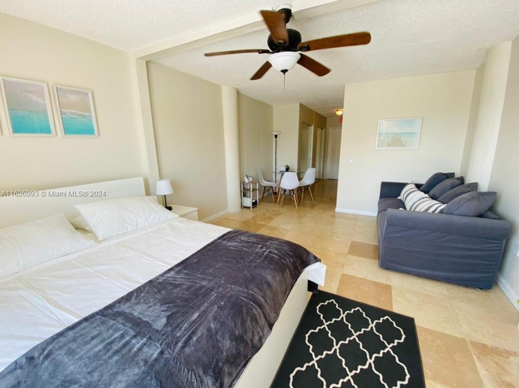 STRATEGICALLY LOCATED !! Just a few miles from North Miami Beach, downtown,Midtown, restaurants, this cozy and comfortable studio offers peace and relaxation with it's beautiful sunsets and bay city views, YOU CAN RENT SEASONALLY OR ANNUALLY !!!Very good alternative, the building allows short-term rentals by AIRBNB when processing the license with the city.