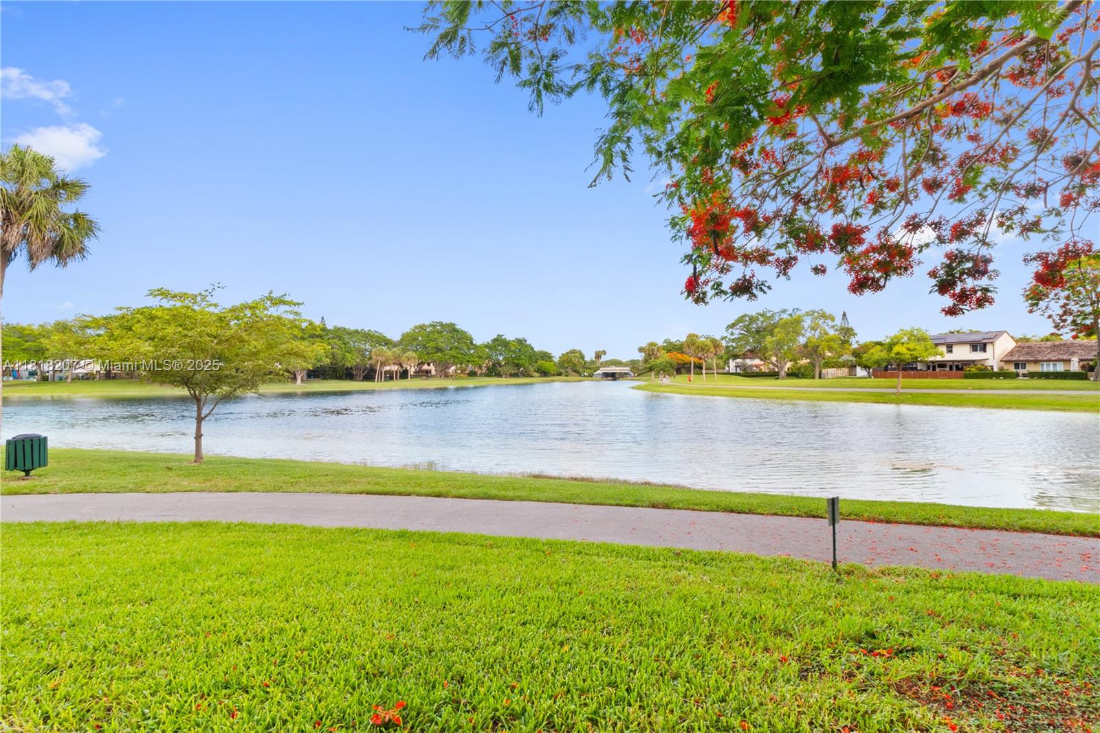 GORGEOUS LAKE FRONT WITH 4 BEDROOMS AND 2 FULL BATHROOMS. BACKYARD WITH A STUNNING VIEW OF INCREDIBLE HAMMOCKS LAKE. ACCESS TO ALL THE HAMMOCKS AMENITIES WHICH INCLUDE MULTIPLE POOLS, TENNIS COURT, 24 HOUR SECURITY, PICNIC AREAS. A 13-MILLES BIKE TRAIL, PLAYGROUND AND STATE OF THE ART, EXERCISE FACILITY. THE PROPERTY IS IN AN EXCELLENT LOCATION WITH ACCESS TO GREAT SCHOOLS FOR CHILDREN OF ALL AGES, AS WELL AS CENTRALLY LOCATED NEAR RETAIL STORES, SUPERMARKET, RESTAURANTS AND CLOSE TO BAPTIST HOSPITAL. FULL SOLAR PANELES!!
