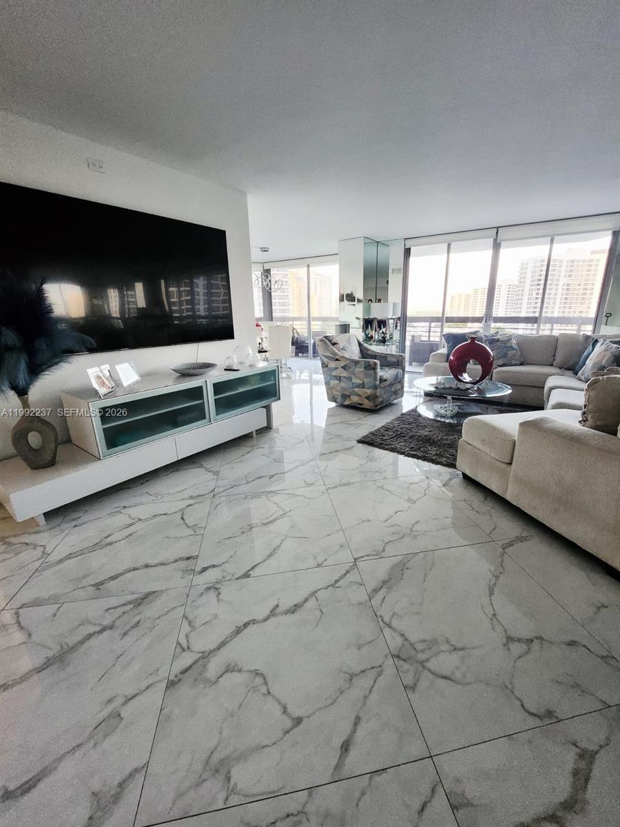 MYSTIC POINTE TOWER 400 C - Residential
