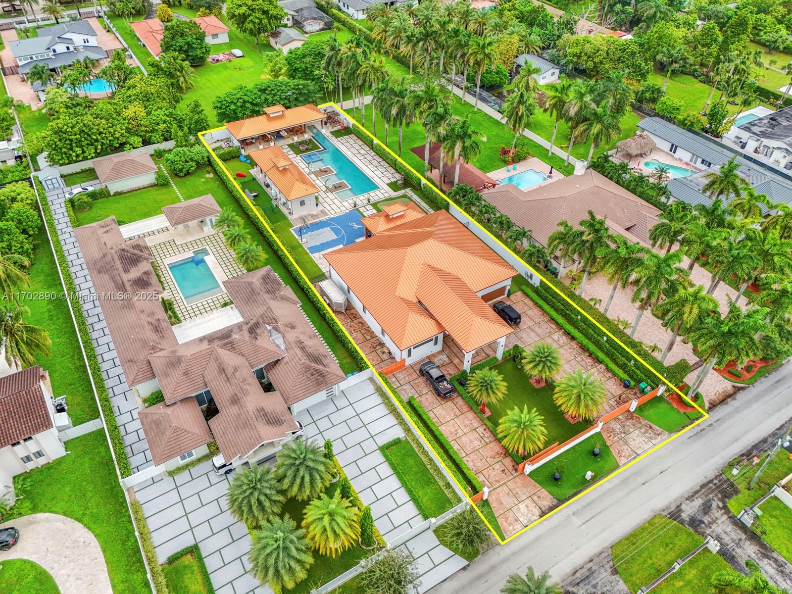 3585 Sw 129th Ave, Miami, Broward County, Florida - 4 Bedrooms  
5 Bathrooms - 