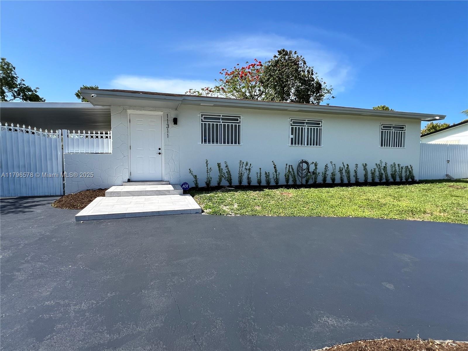 11311 Sw 203rd Ter, Miami, Broward County, Florida - 3 Bedrooms  
1 Bathrooms - 