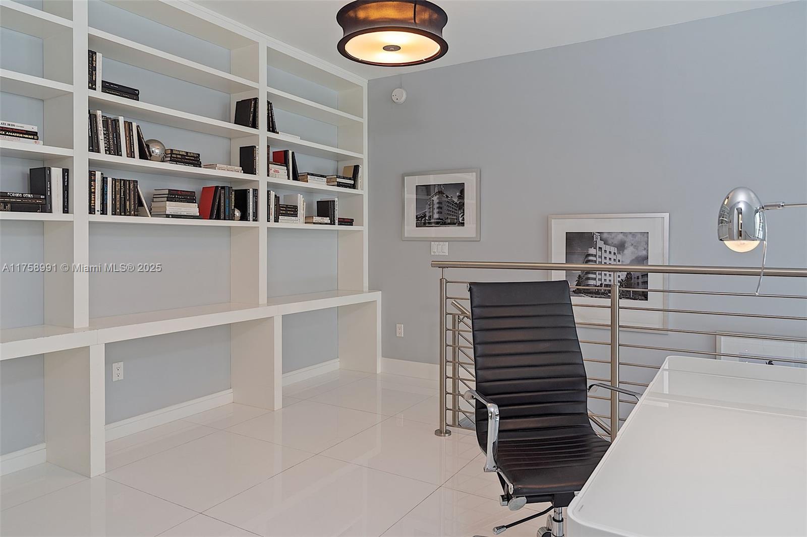 PARAMOUNT BAY CONDO - Residential