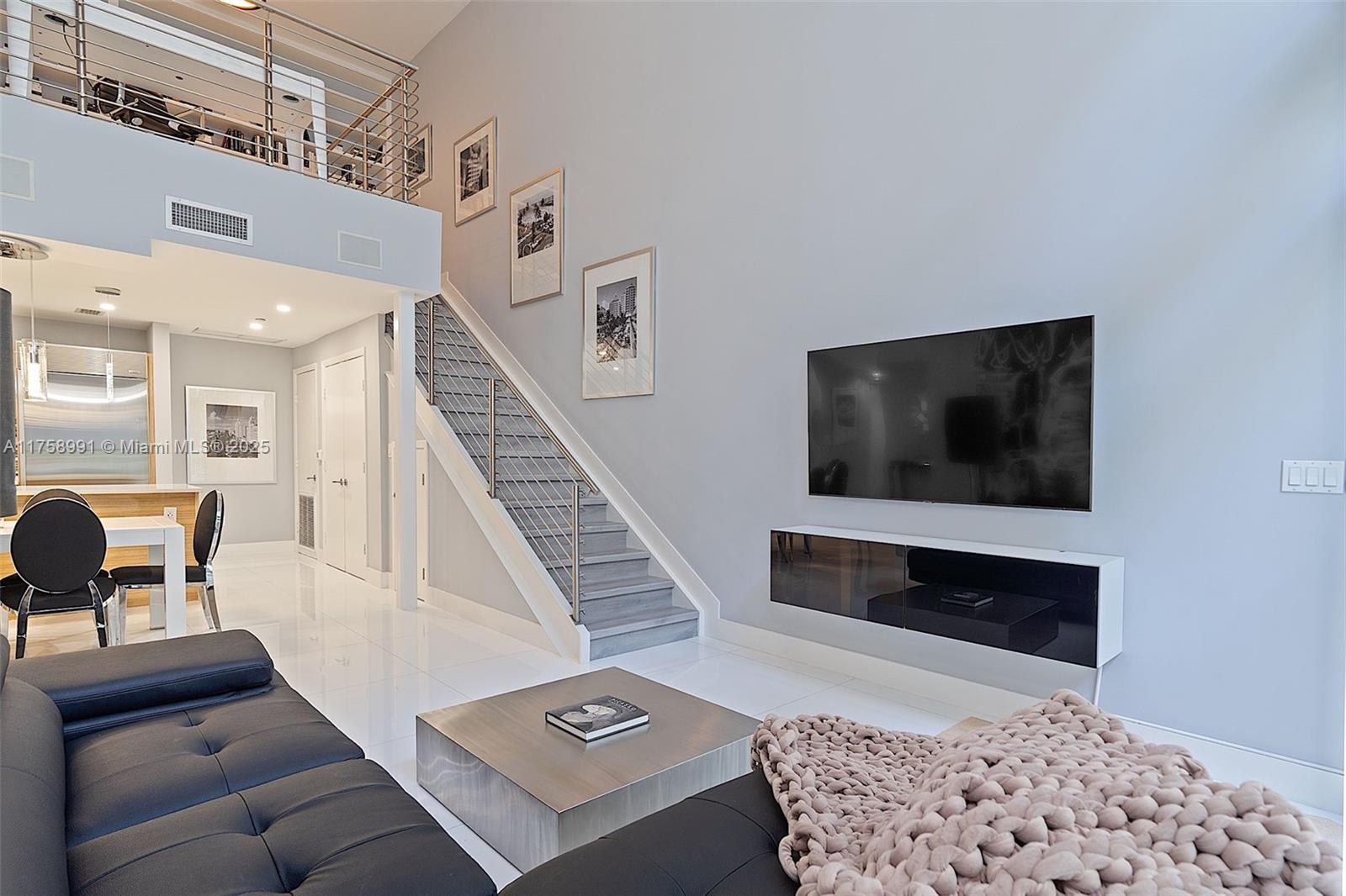 PARAMOUNT BAY CONDO - Residential