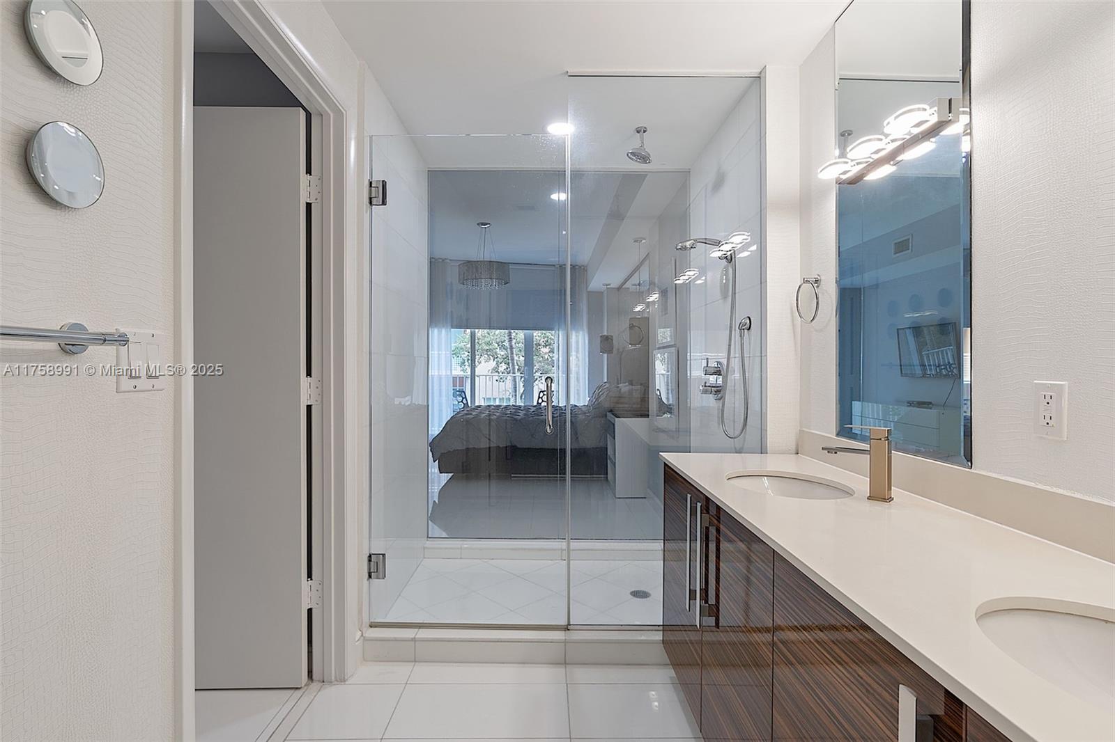 PARAMOUNT BAY CONDO - Residential