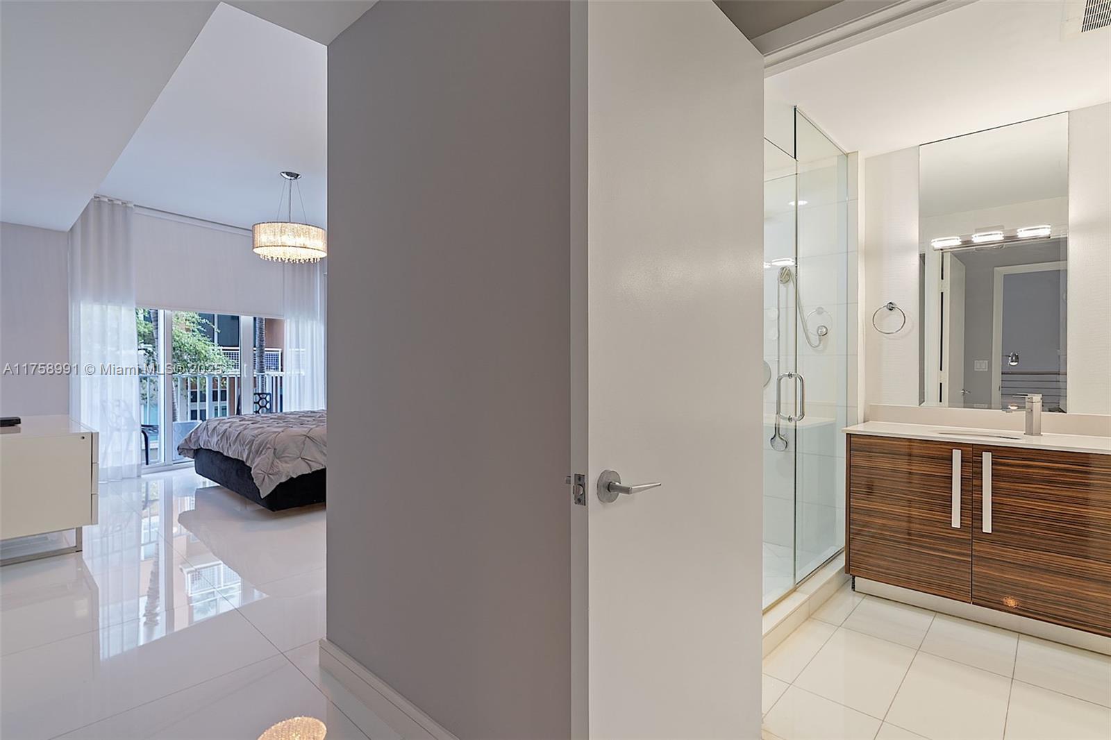 PARAMOUNT BAY CONDO - Residential