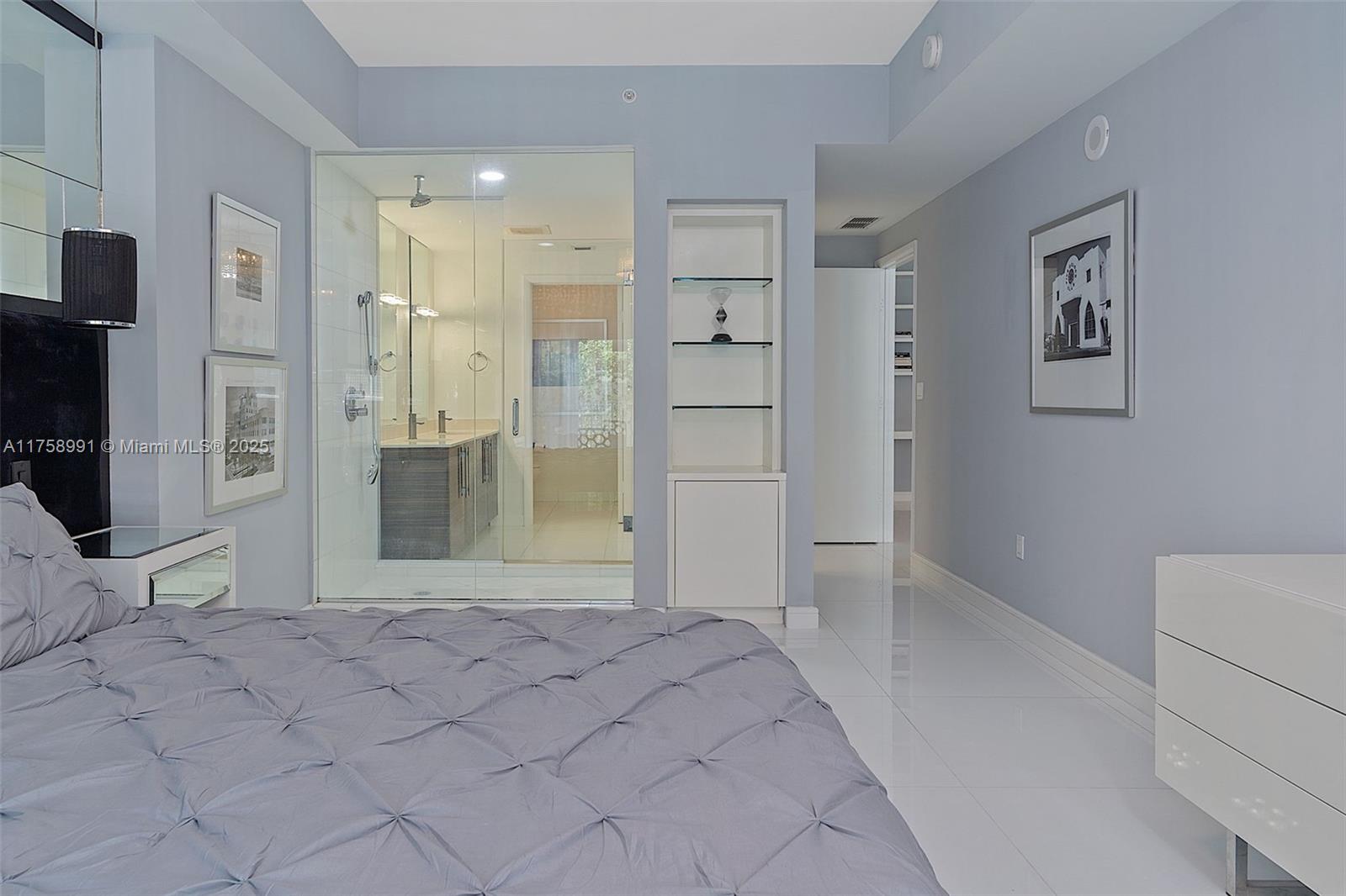 PARAMOUNT BAY CONDO - Residential