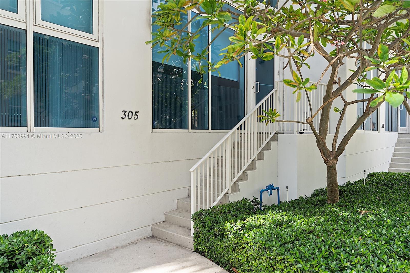 PARAMOUNT BAY CONDO - Residential