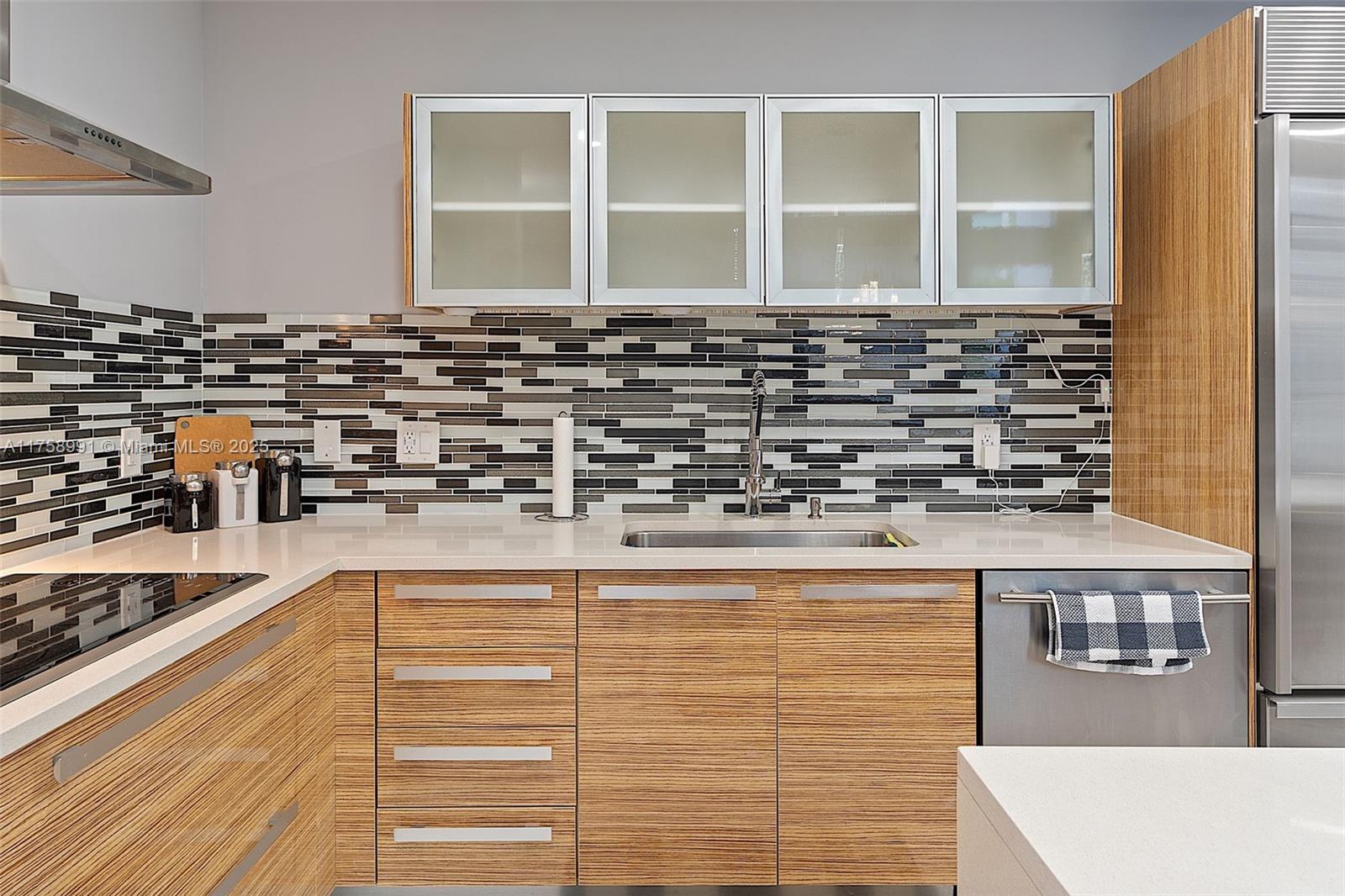 PARAMOUNT BAY CONDO - Residential