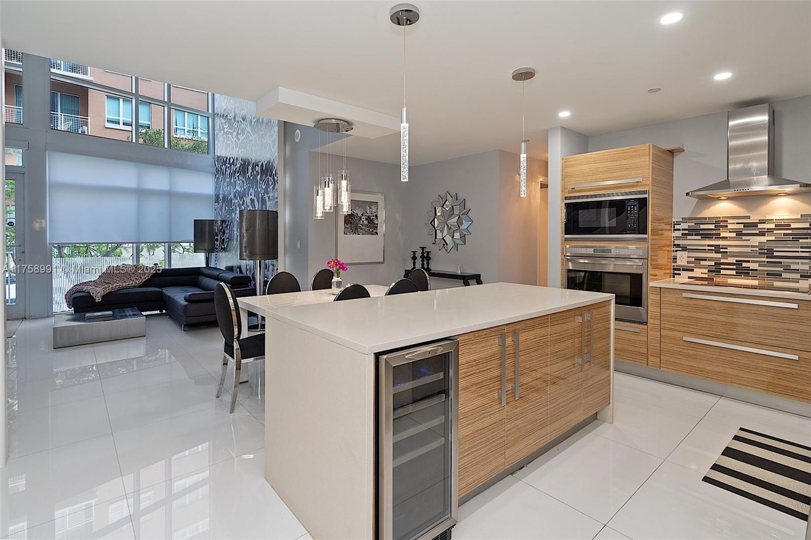 PARAMOUNT BAY CONDO - Residential