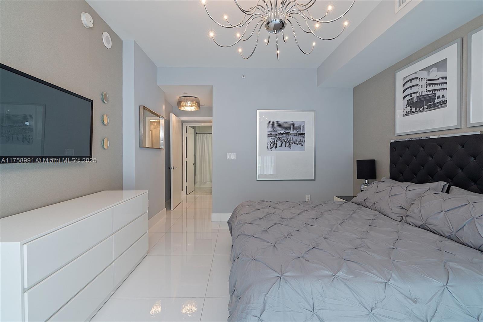 PARAMOUNT BAY CONDO - Residential