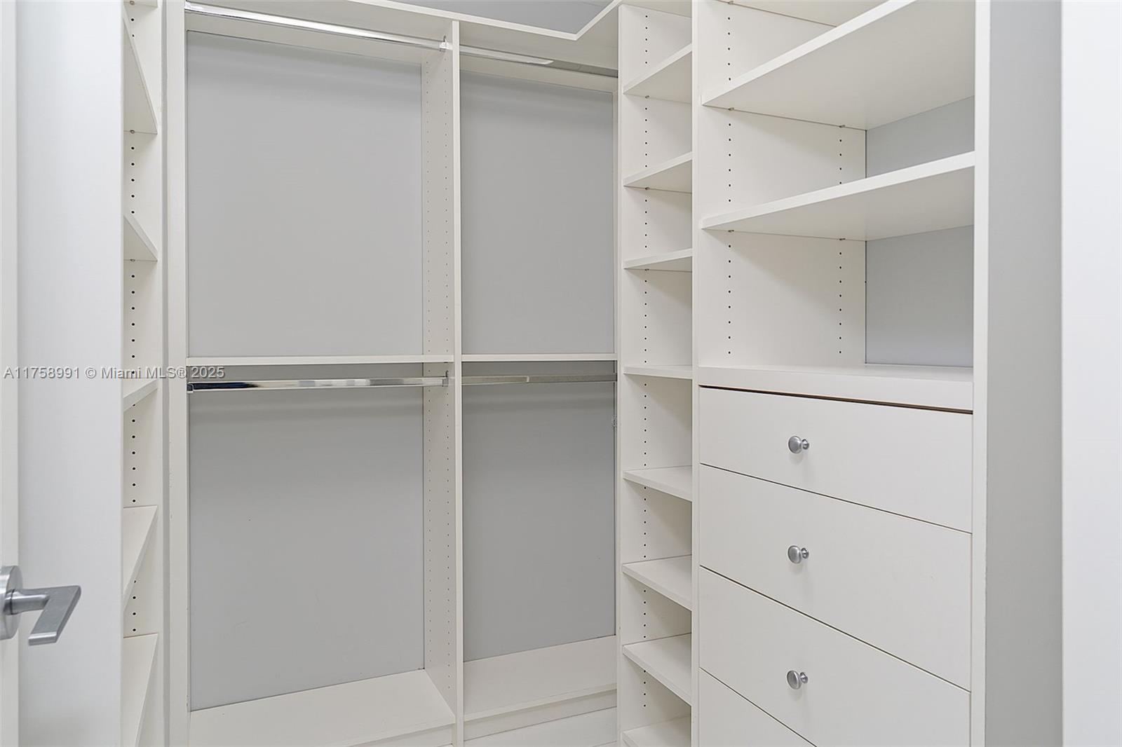 PARAMOUNT BAY CONDO - Residential