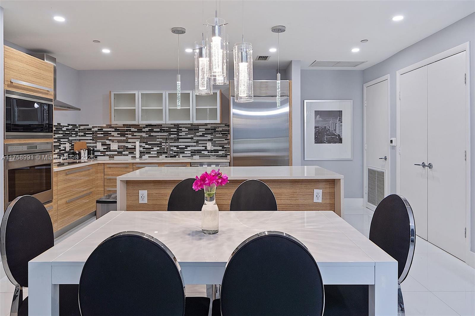 PARAMOUNT BAY CONDO - Residential