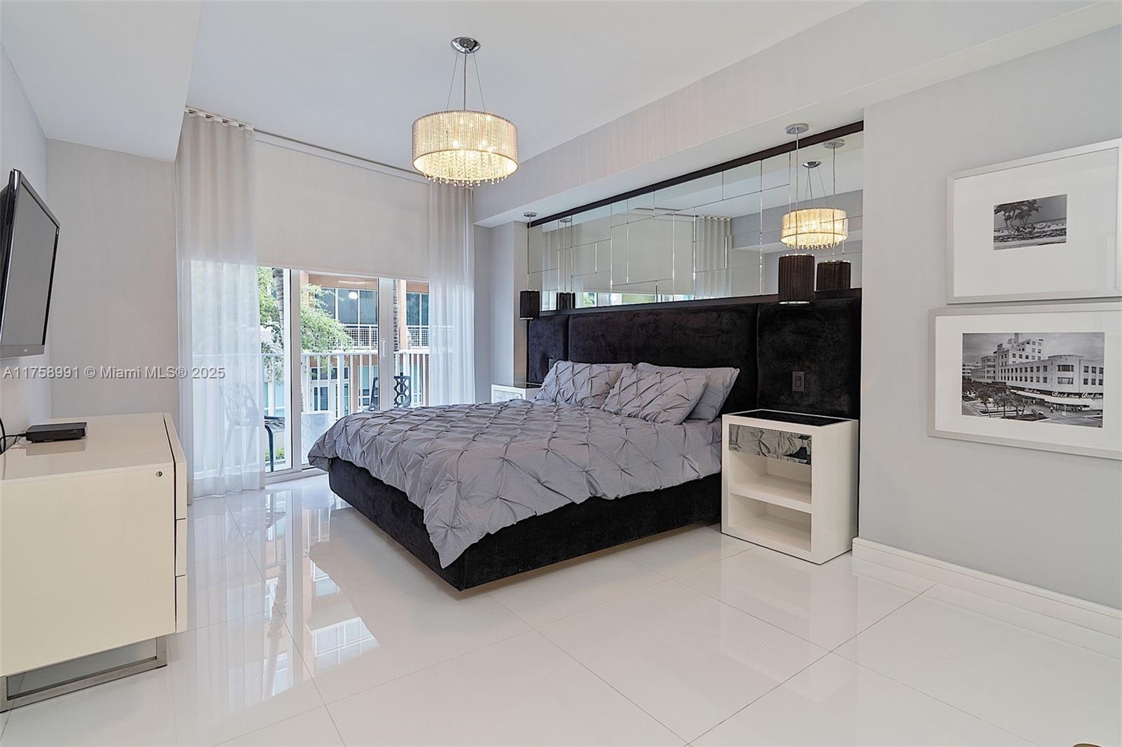 PARAMOUNT BAY CONDO - Residential