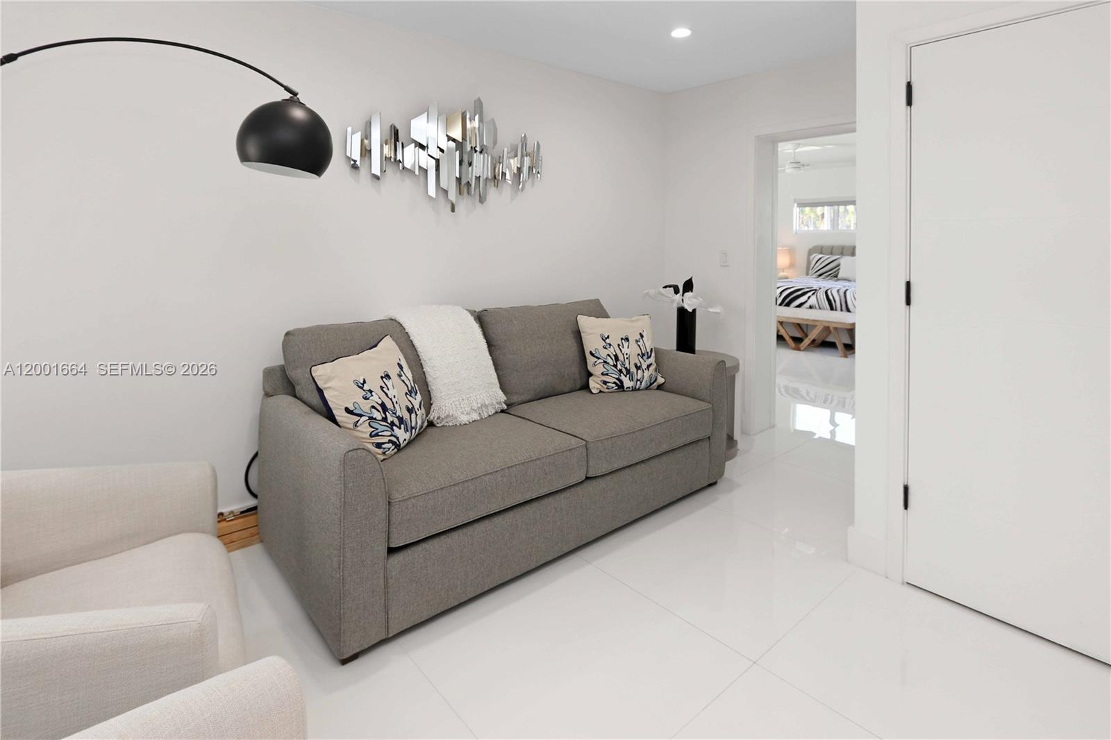 HOLLYWOOD GOLF ESTATES SE - Residential