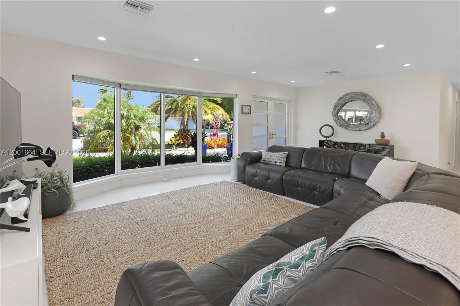 HOLLYWOOD GOLF ESTATES SE - Residential