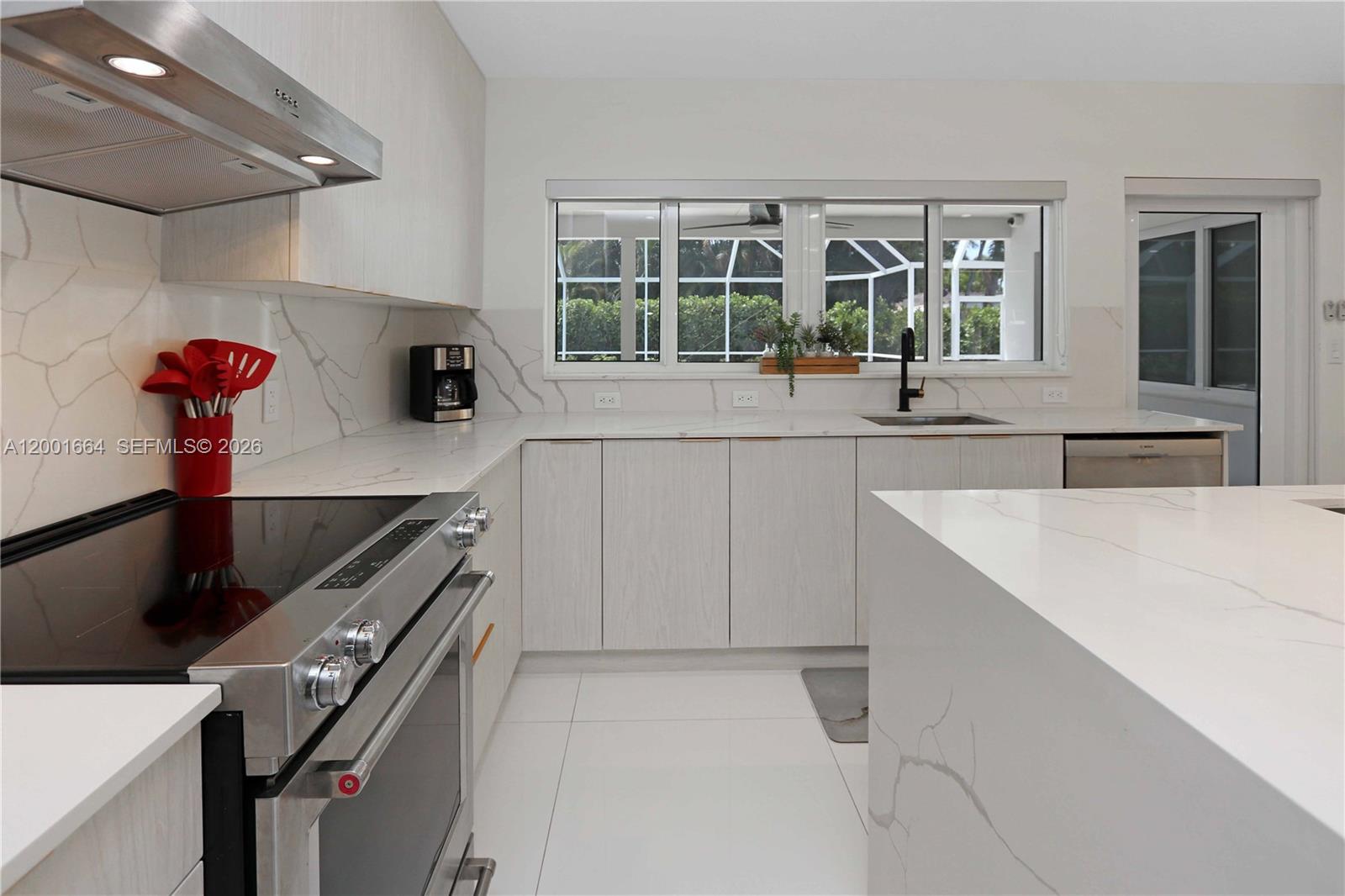 HOLLYWOOD GOLF ESTATES SE - Residential