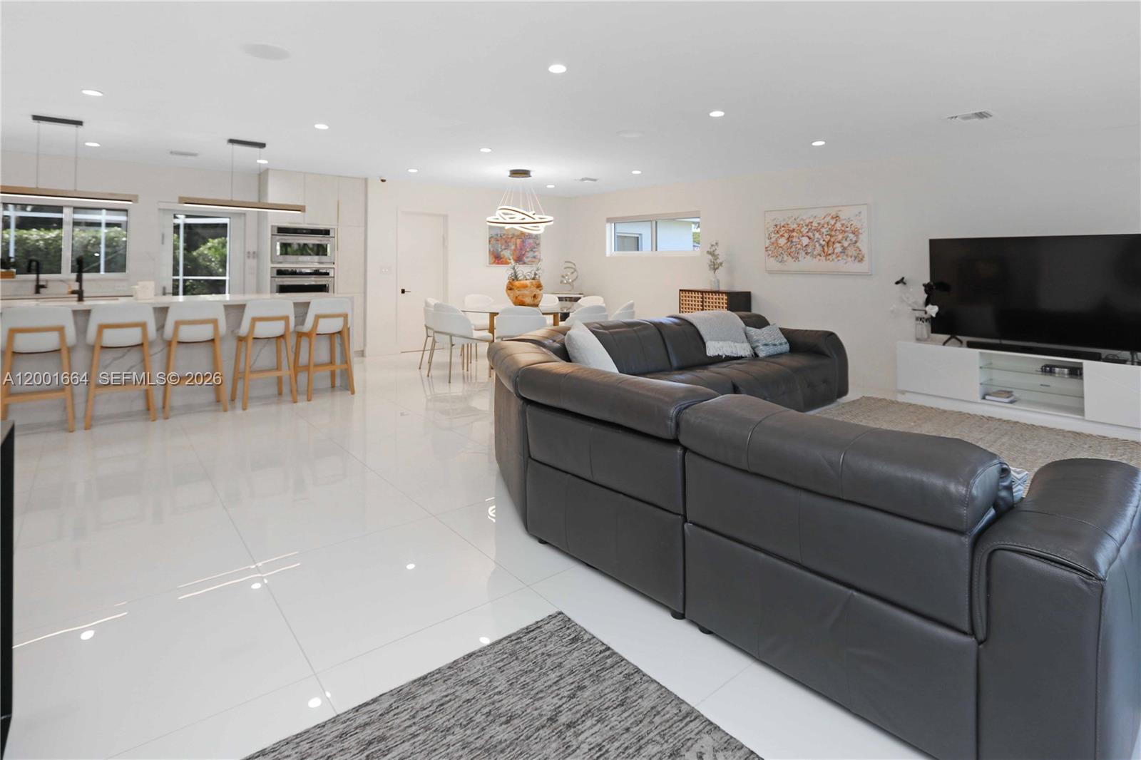 HOLLYWOOD GOLF ESTATES SE - Residential