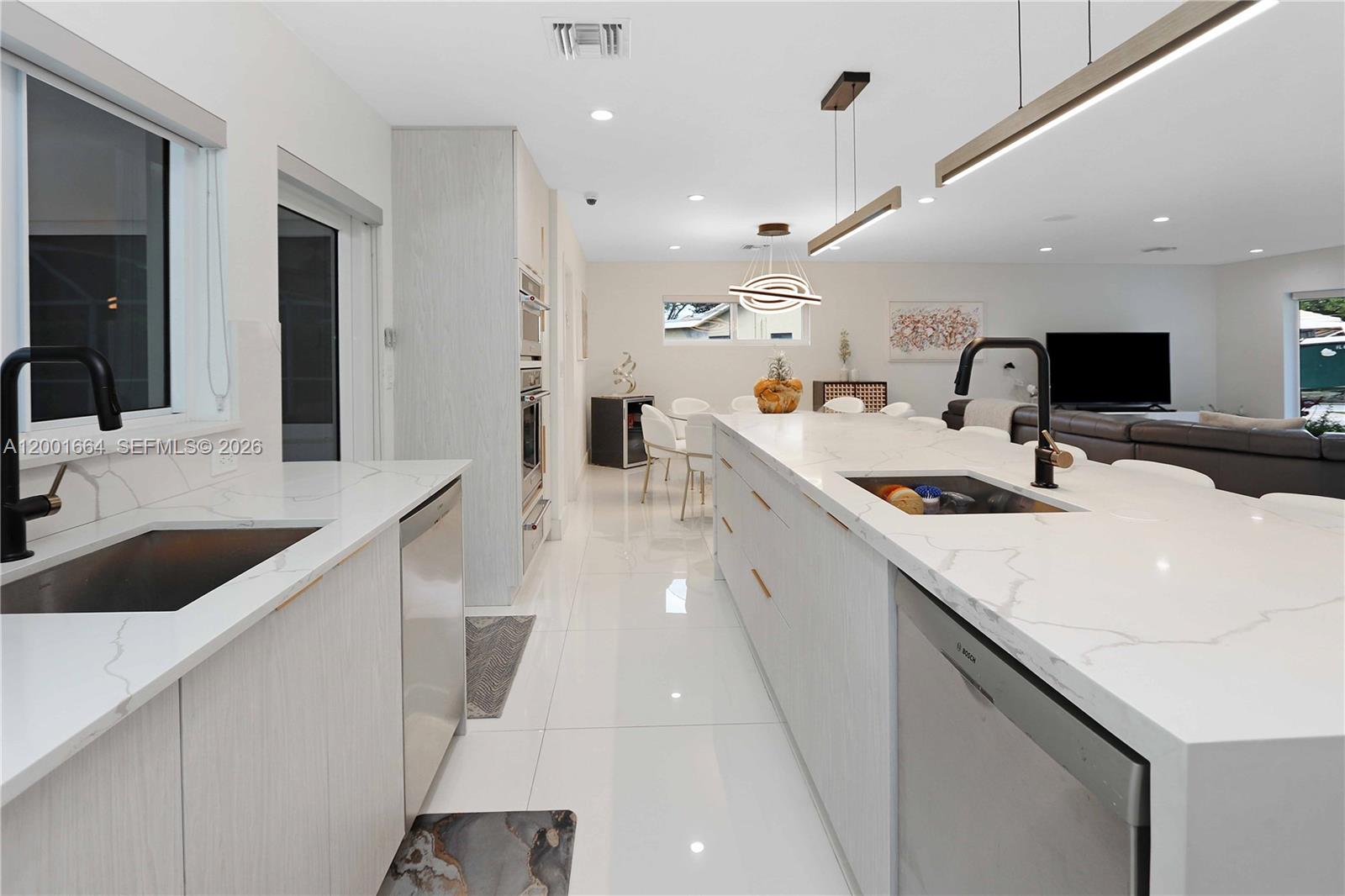 HOLLYWOOD GOLF ESTATES SE - Residential